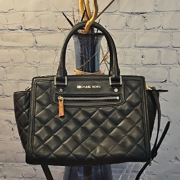 Michael Kors Handbags - Michael KORS QUILTED Leather Satchel Like New